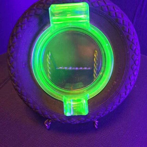 HTF Vtg Goodyear Tire Uranium Glass Ashtray - Picture 4 of 8